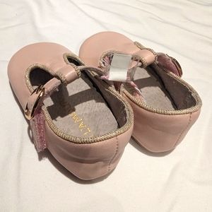 Lamour size 2 infant shoes NWT